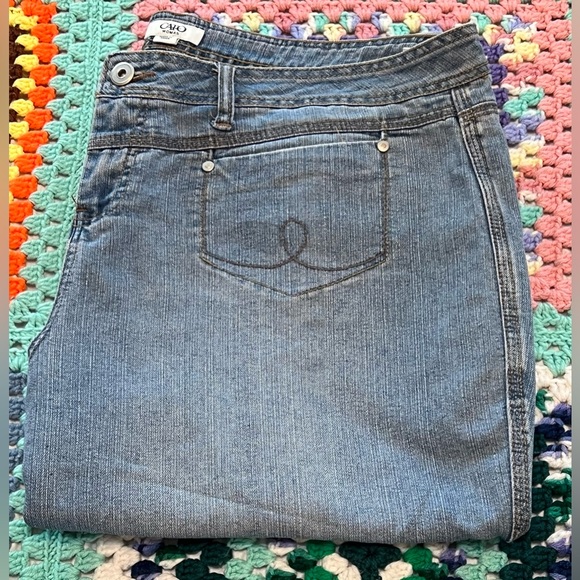 🥇 CATO Women’s Cropped Button Hem Pants - Picture 11 of 13